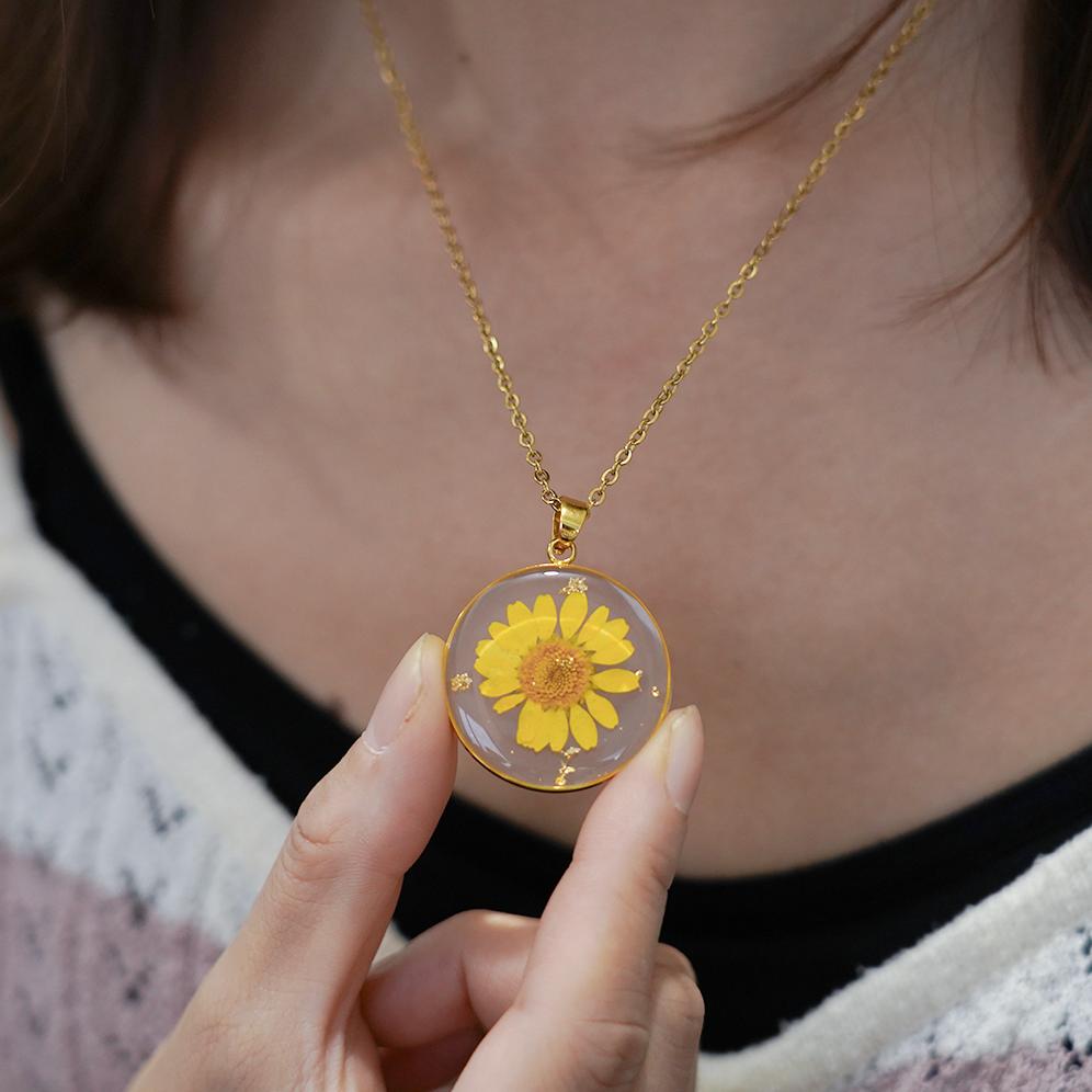 Birth month flower necklace